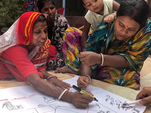 Participatory mapping, Bangladesh. Photo: Timothy J. Krupnik, International Maize and Wheat Improvement Center (CIMMYT).