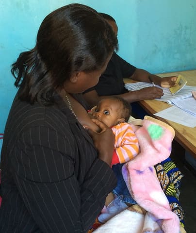 A mother waits to be tested for participation in a PMTCT study