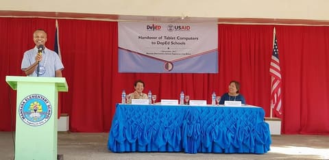 USAID Mission Director Lawrence Hardy II Leads Turnover of Tablet Computers to DepEd Officials