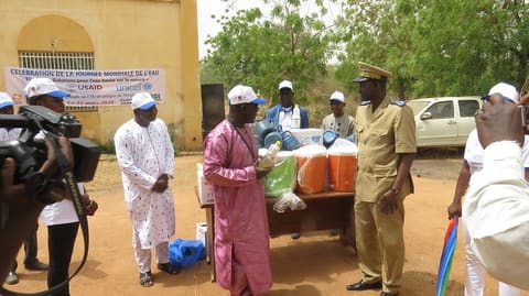 Remise de prix à l'Accademie d'Enseignement de Mopti