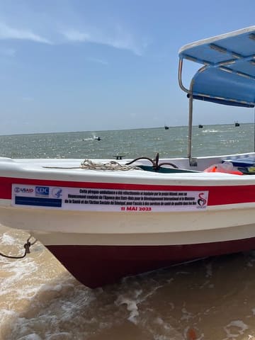 HPNO.G2G.Ambulance.BoatHandover.Ziguinchor3