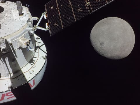 Orion Approaches Moon for Outbound Powered Flyby