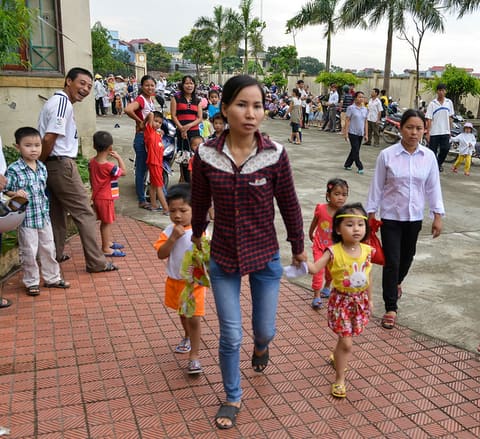Eye screening for kindergarten children in Quoc Oai district of Hanoi