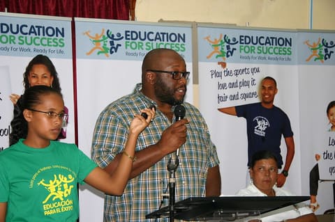 Director de USAID/Nicaragua, Arthur W. Brown, da discurso en la inaguración de la extensión del programa "Educación para el Exito", implementado por FADCANIC