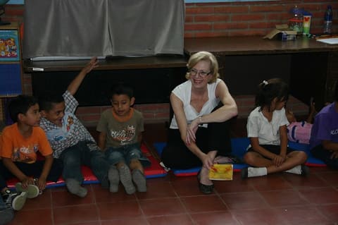 Visita de Embajadora de Estados Unidos, Phyllis M. Powers, a Centro Maria Auxiliadora de Fabretto con apoyo de USAID