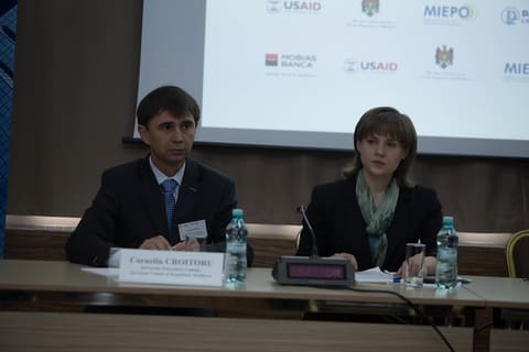 Reprezentanții Serviciului Vamal prezintă facilitățile pentru export